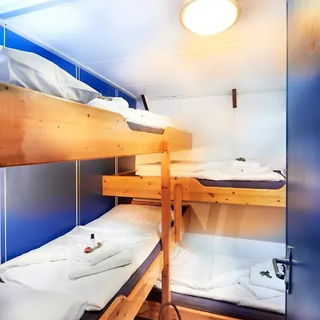 Botel Segelschiff Loth Lorien Binz