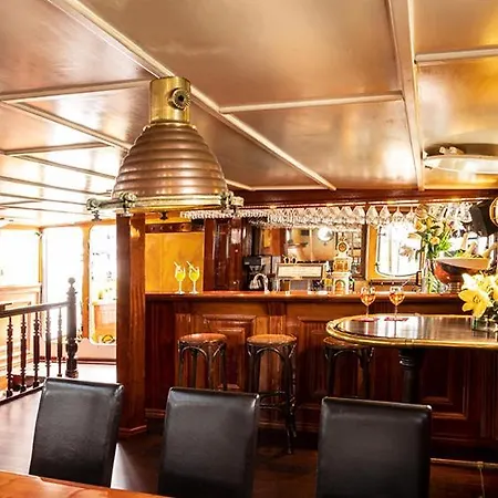 Segelschiff Loth Lorien Botel