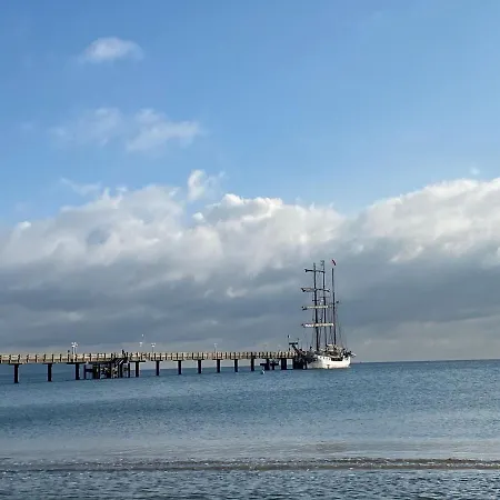 Botel Segelschiff Loth Lorien Binz
