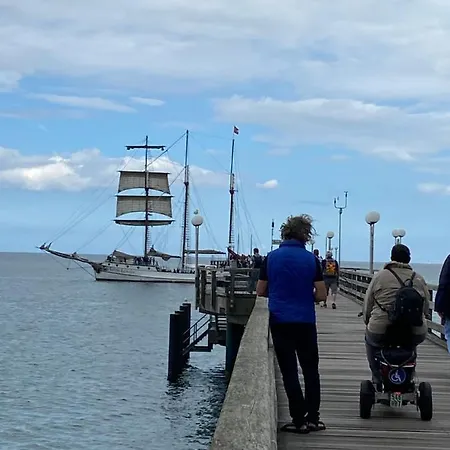Botel Segelschiff Loth Lorien