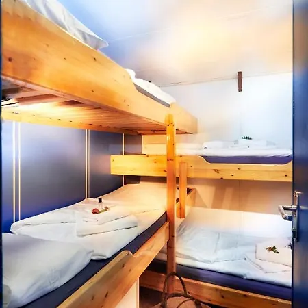 Botel Segelschiff Loth Lorien *