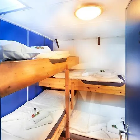 Botel Segelschiff Loth Lorien Binz